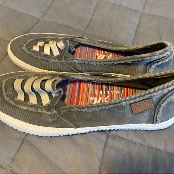 BNWT Blowfish slide on sneakers - Picture 4 of 4